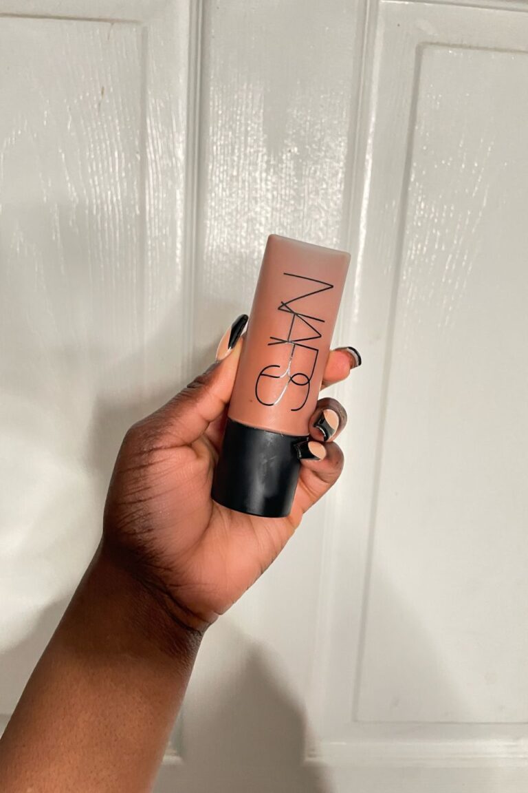 Holding NARS Soft Matte Complete Foundation